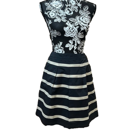 LOFT, striped skirt with pockets - Picture 1 of 8